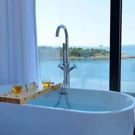 Nili Deluxe Saranda